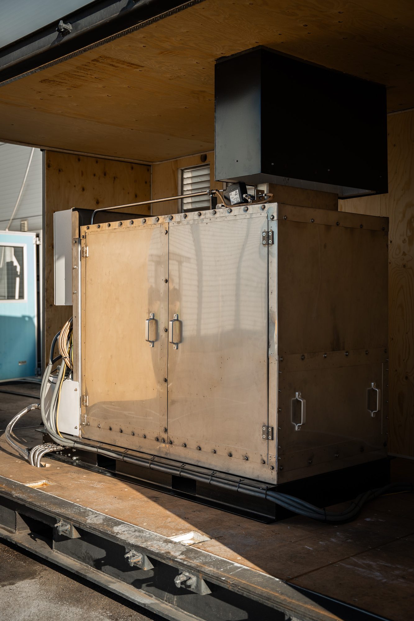 The world's first emission-free washing machine for hydrogen tanks